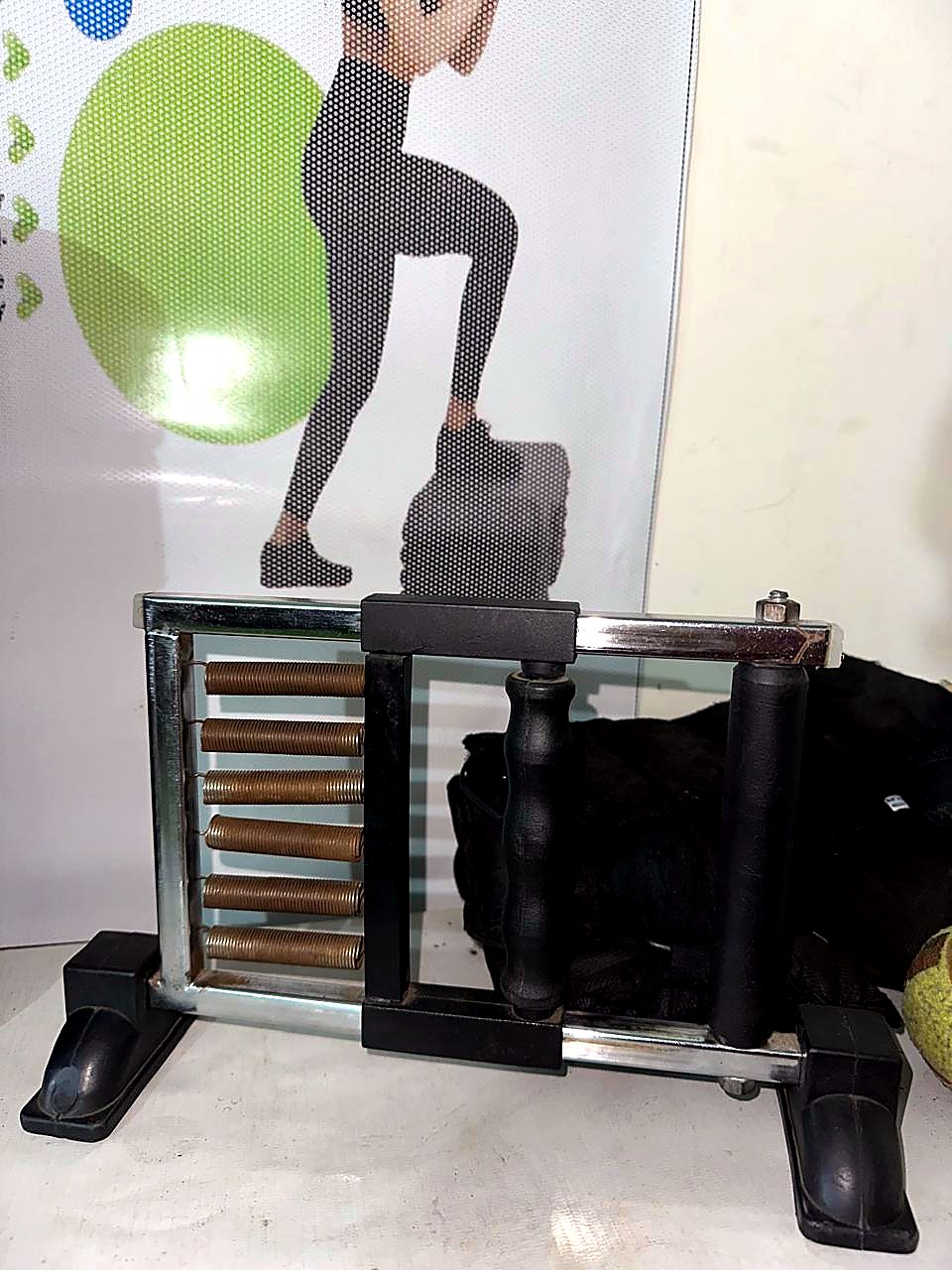 Finger Gripper and Hand Rehab Exerciser Alwar